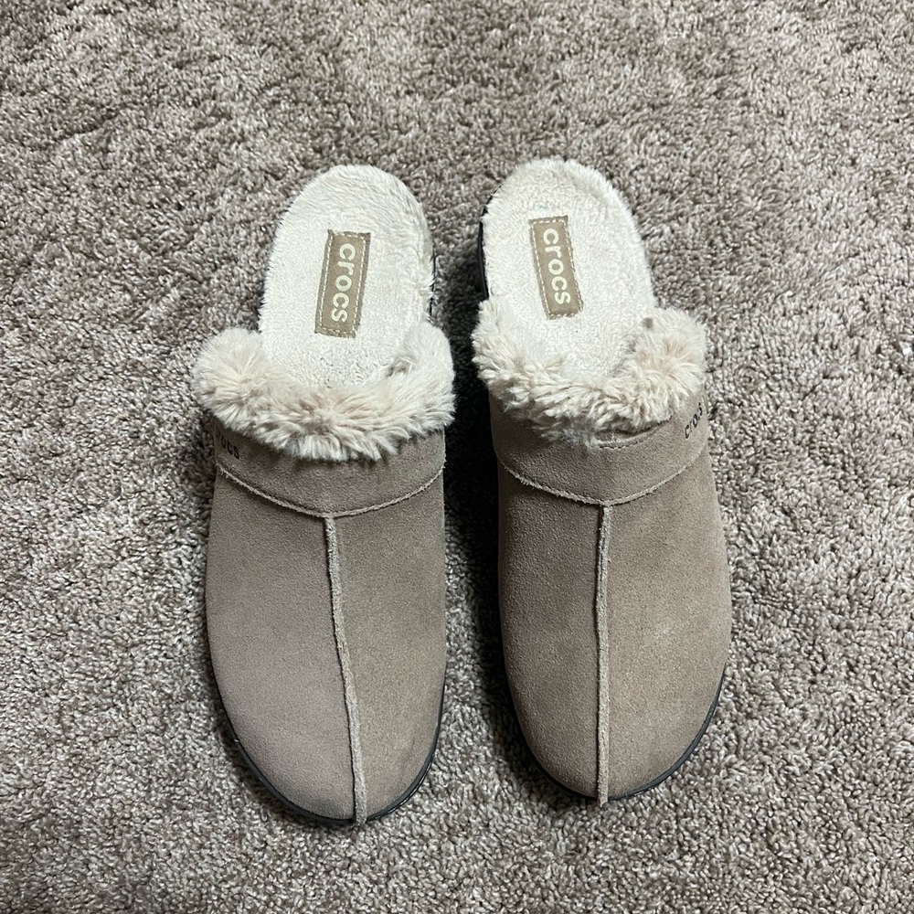 CROCS Women's Cozy Tan Mules